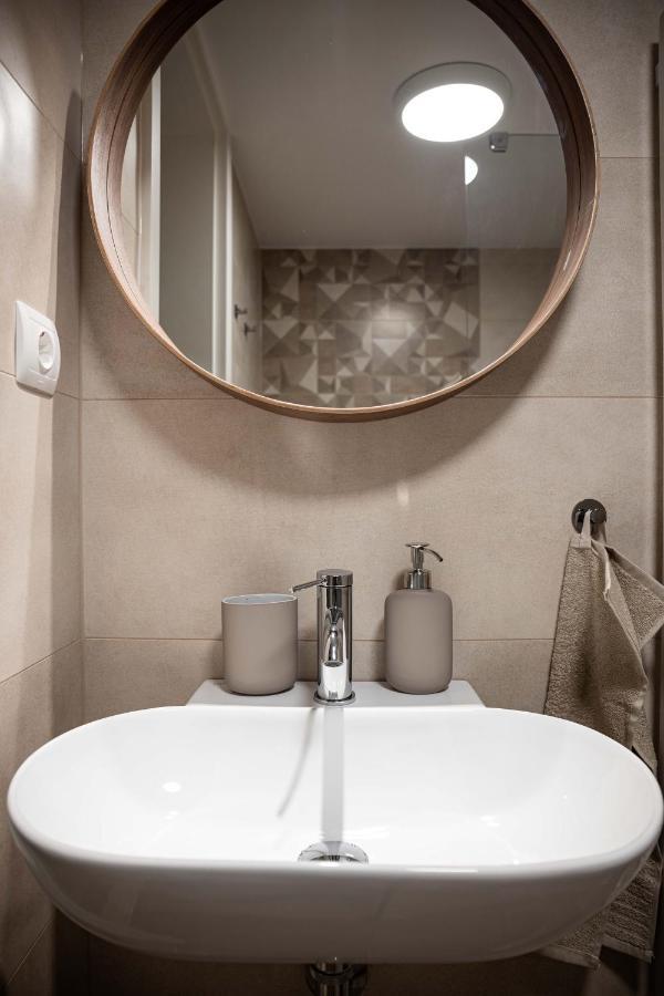 Ozone One Apartment บูดาเปสต์ ภายนอก รูปภาพ